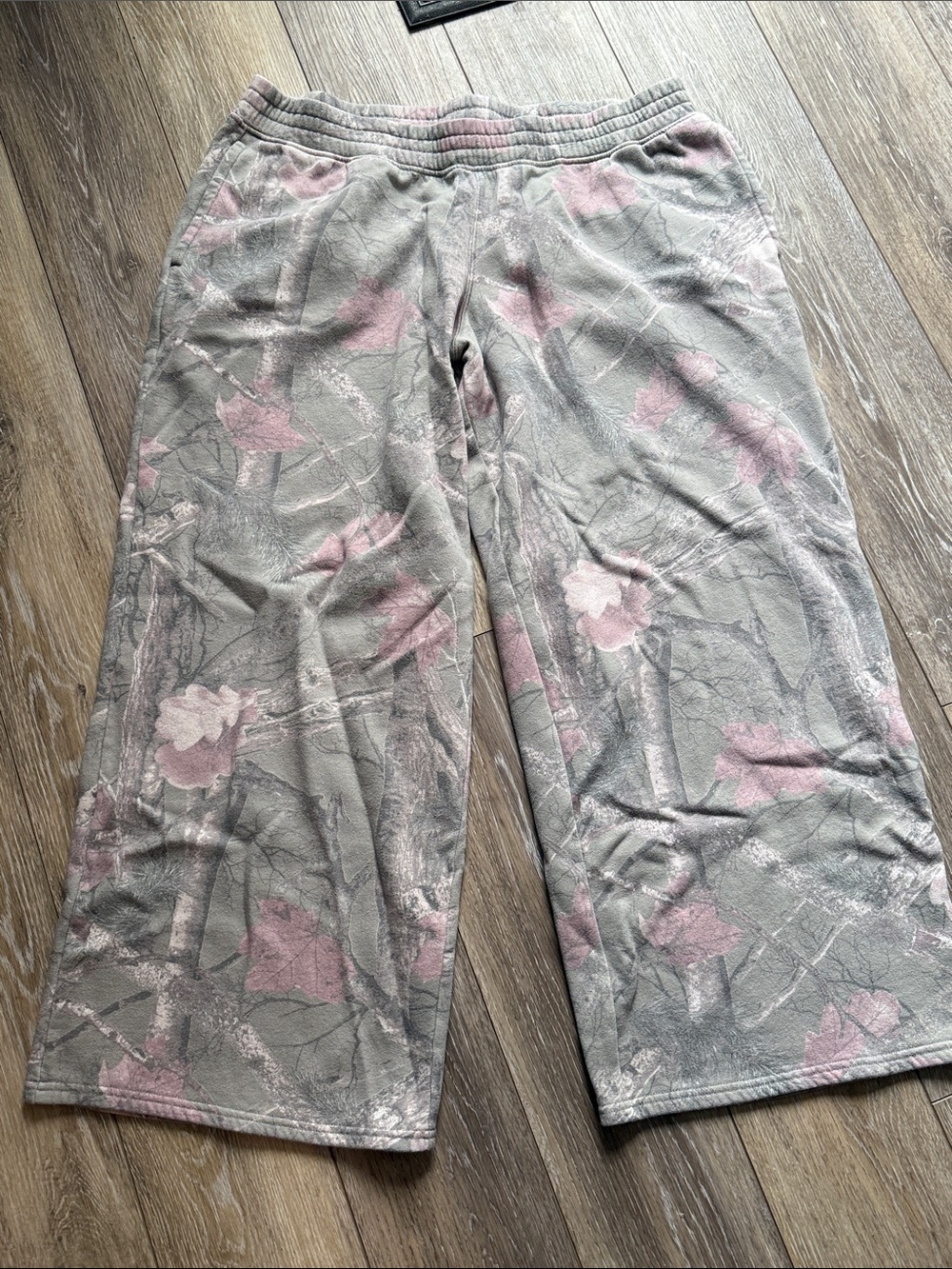 Hollister Gray and Pink Floral Wide-Leg Pants